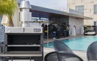 memanggang menggunakan arang dengan Pira charcoal oven untuk restoran